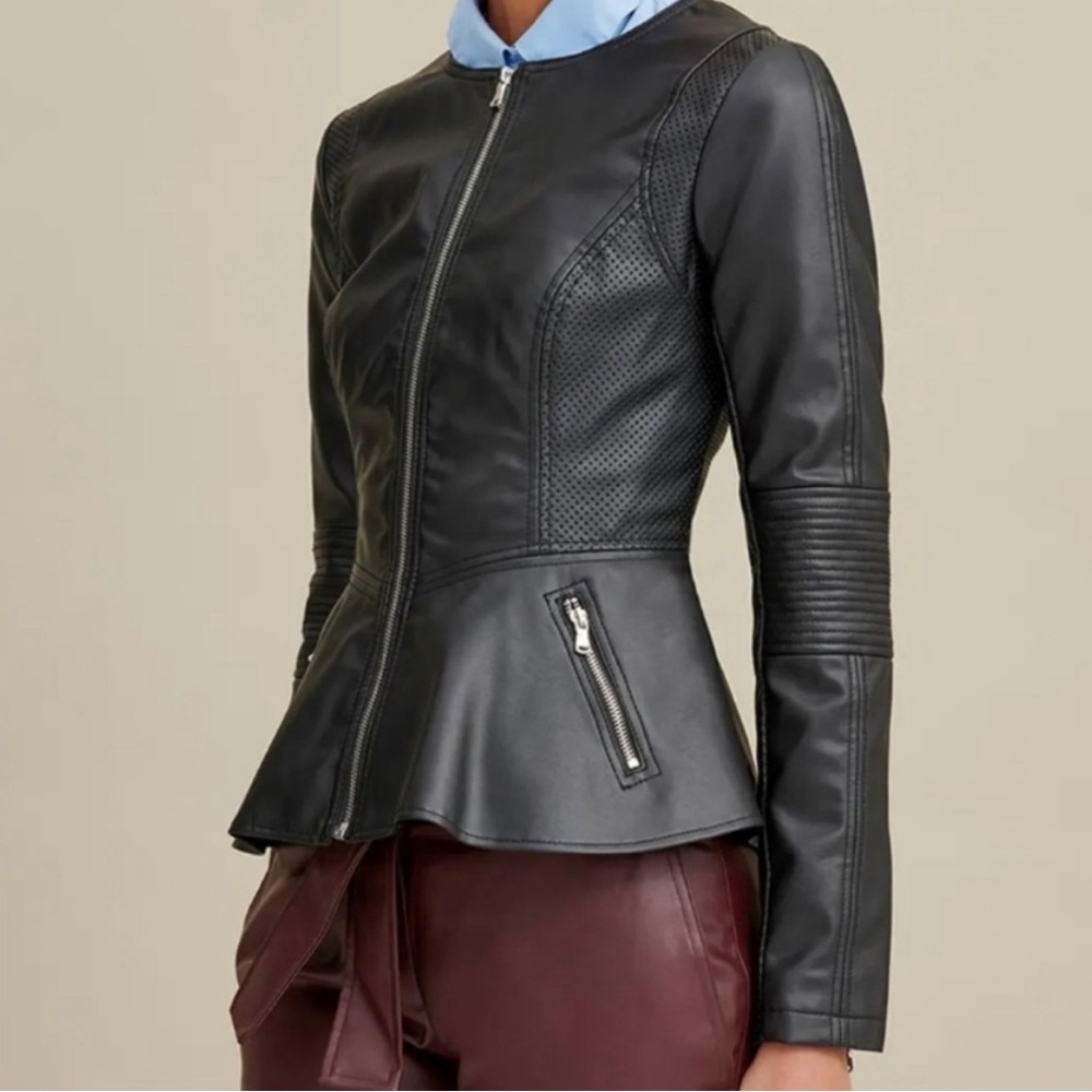 Guess Peplum black faux leather jacket
Cognac